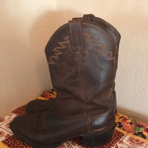 Women’s Ariat Boots.